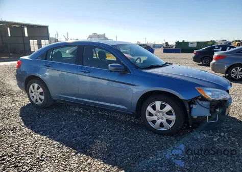 2011 Chrysler 200 Lx z USA, uszkodzony, nr VIN 1C3BC4FB2BN563660